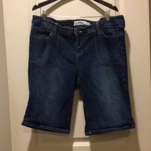 Torrid womens shorts Denim Longline stonewash pockets detail stitching size 16